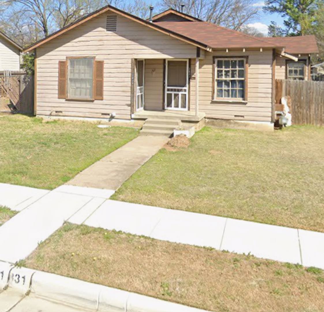 Apartment for rent at 2829-2831 Handley Dr, Fort Worth, TX 76112