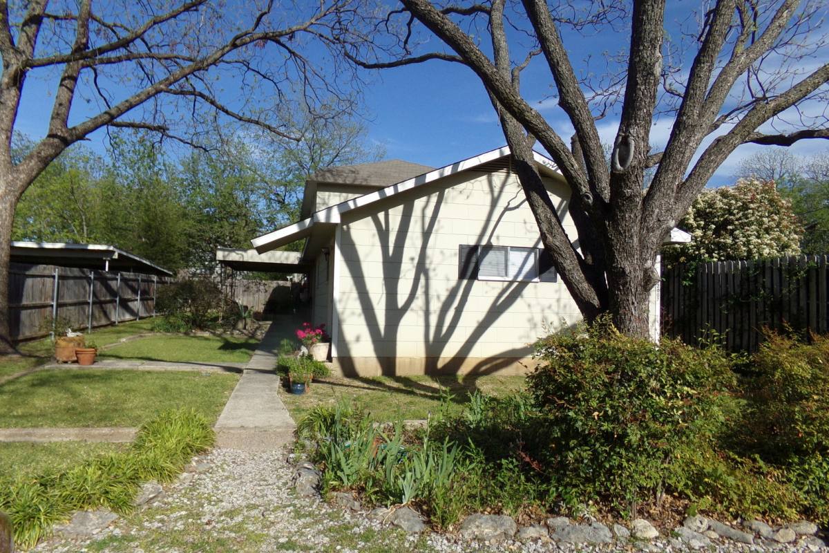 Apartment for rent at 2007 Tremont Ave, Fort Worth, TX 76107
