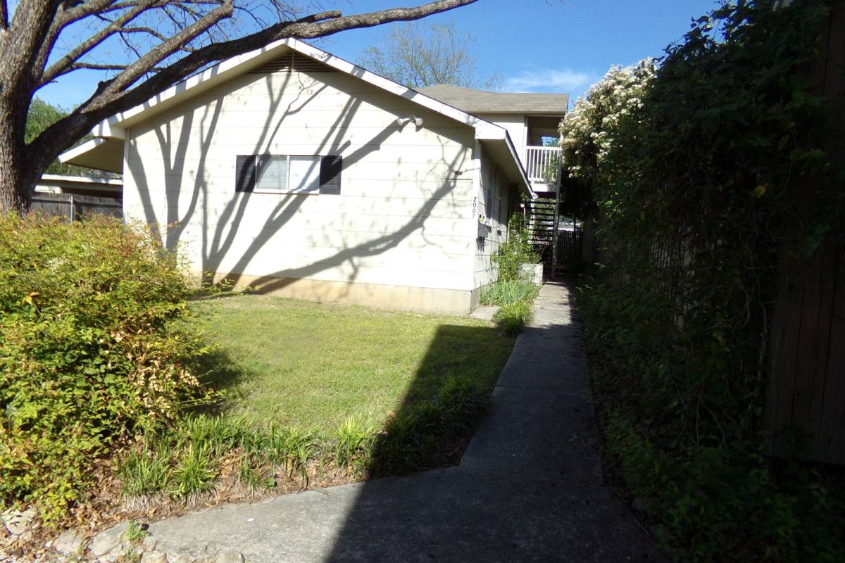 Apartment for rent at 2007 Tremont Ave, Fort Worth, TX 76107