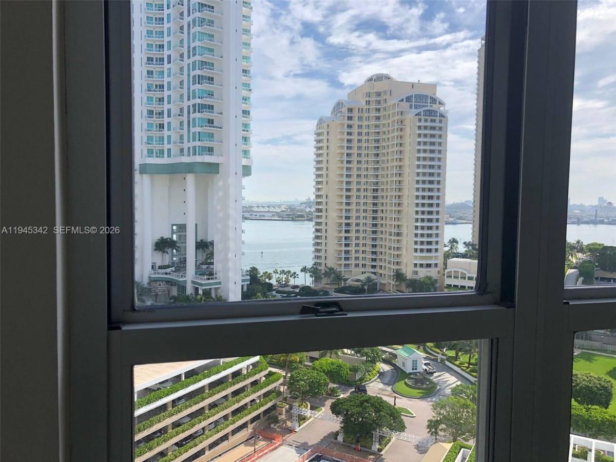 Apartment for rent at 701 Brickell Key Blvd #1606, Miami, FL 33131