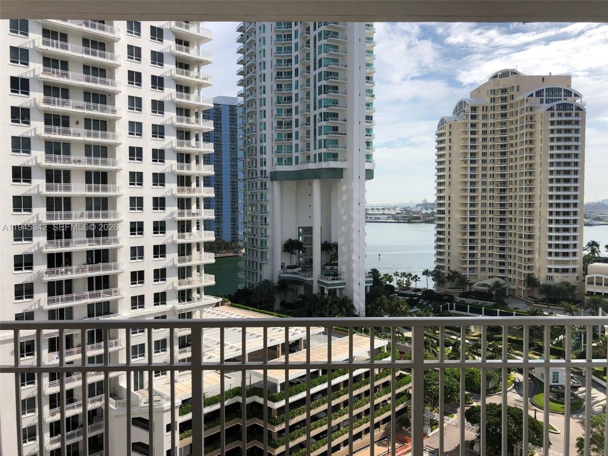 Apartment for rent at 701 Brickell Key Blvd #1606, Miami, FL 33131