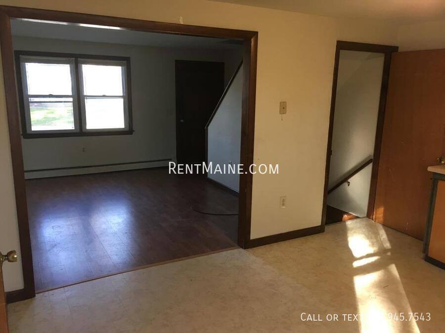 Apartment for rent at 27 Yale St, Bangor, ME 04401