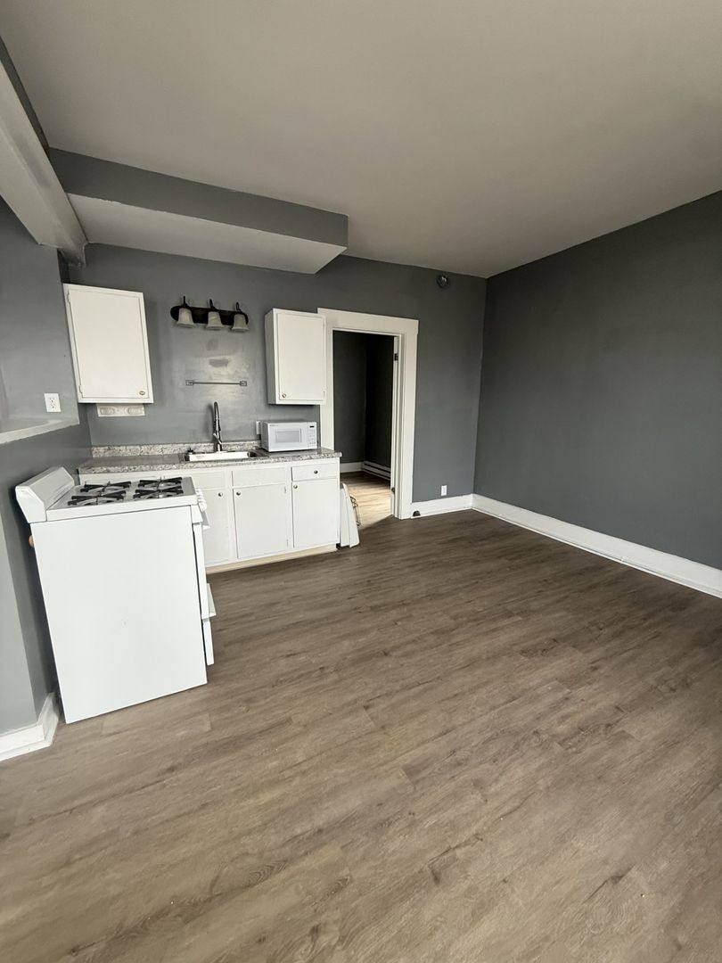 Apartment for rent at 316 S Monroe St, Muncie, IN 47305