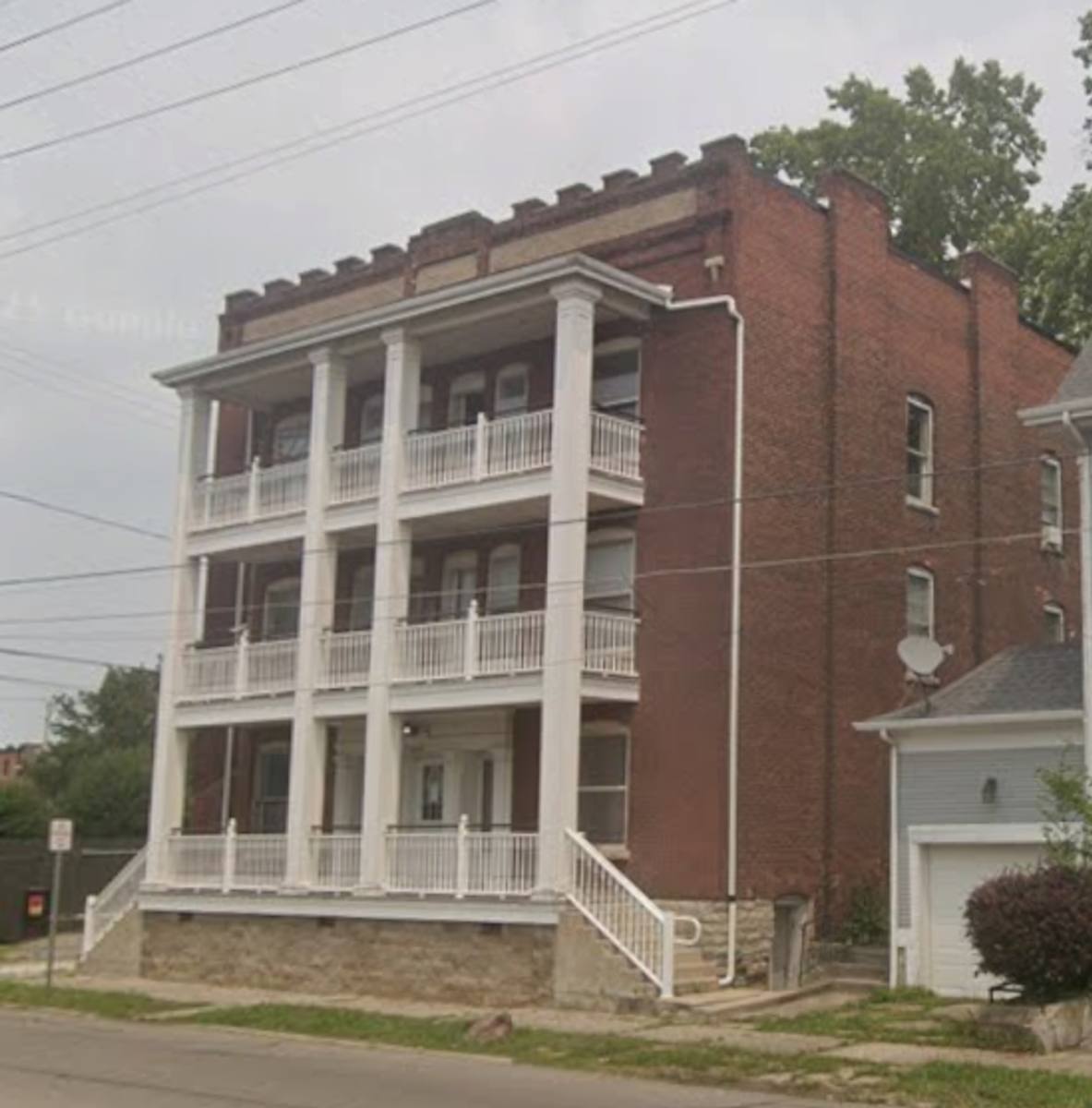 Apartment for rent at 316 S Monroe St, Muncie, IN 47305