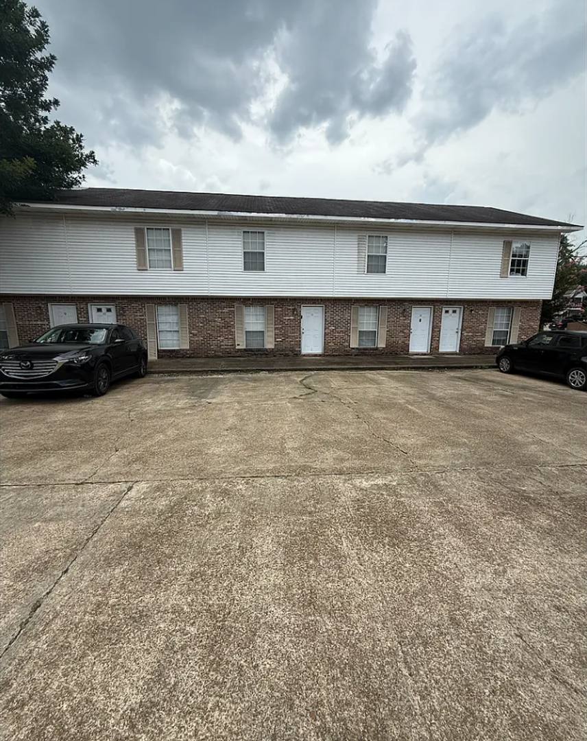 Apartment for rent at 904 N Montgomery St, Starkville, MS 39759