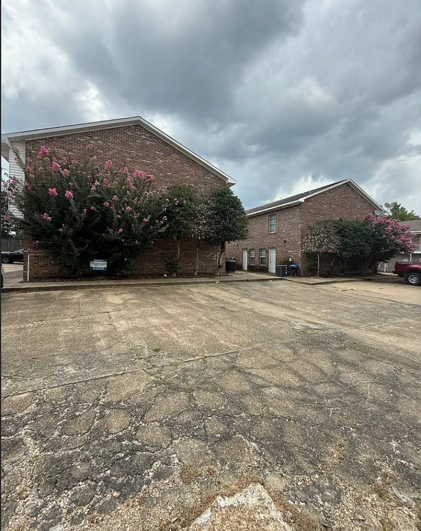 Apartment for rent at 904 N Montgomery St, Starkville, MS 39759