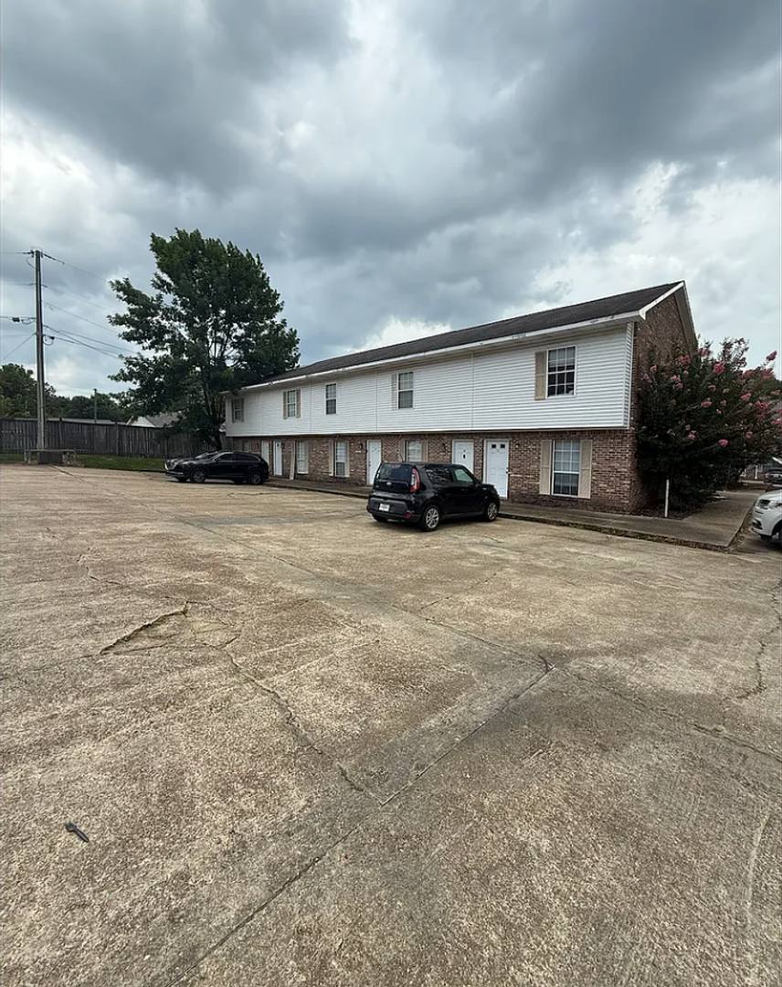 Apartment for rent at 904 N Montgomery St, Starkville, MS 39759