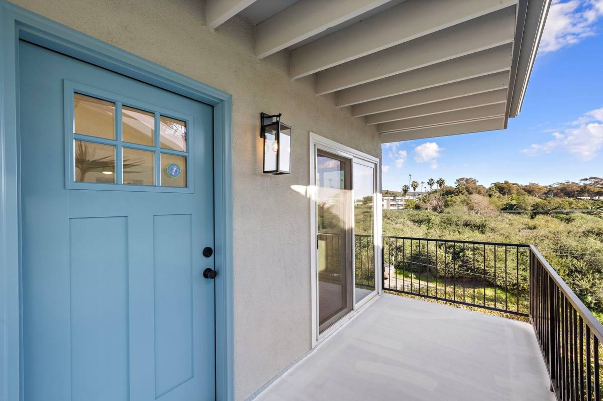 Apartment for rent at 213 Avenida Lobeiro, San Clemente, CA 92672
