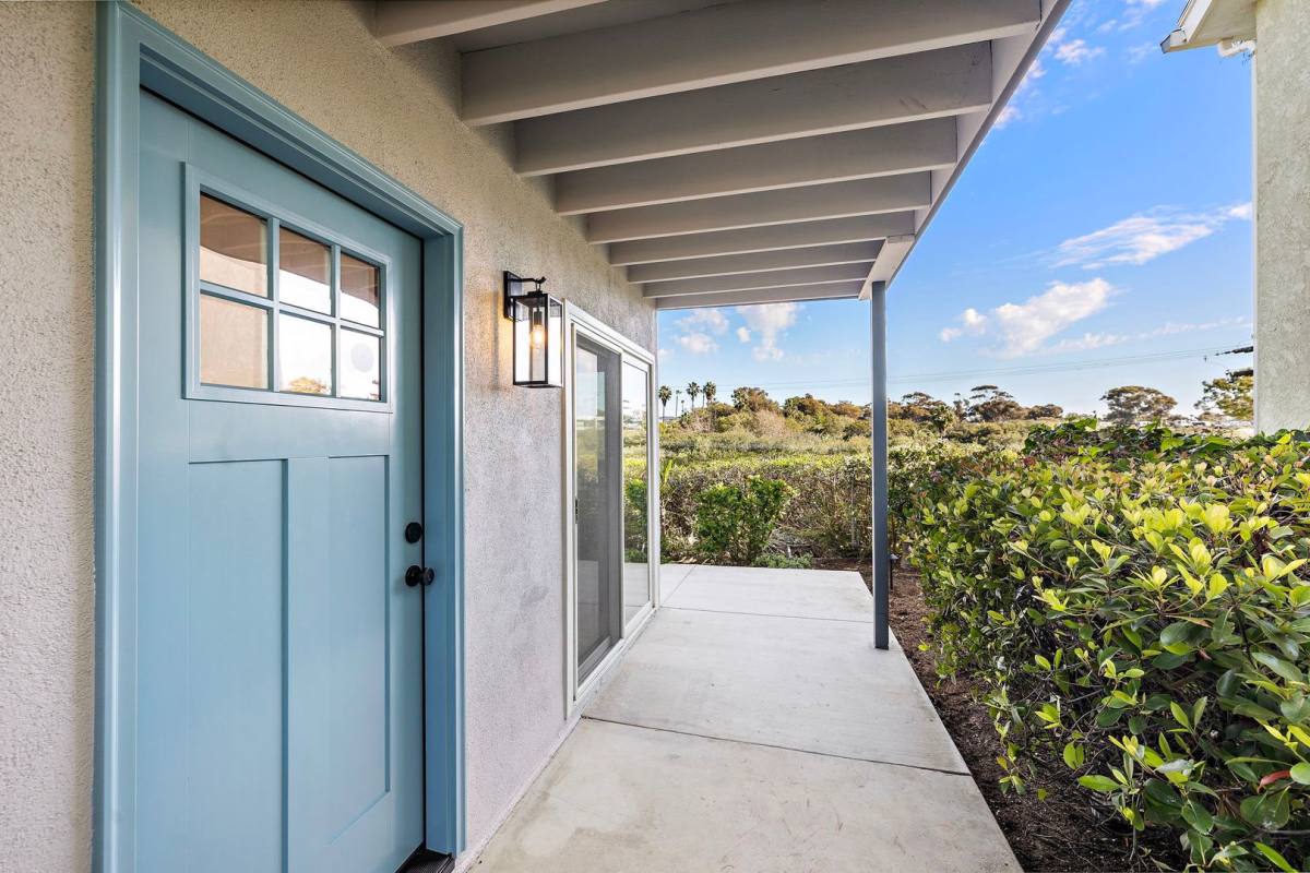 Apartment for rent at 213 Avenida Lobeiro, San Clemente, CA 92672