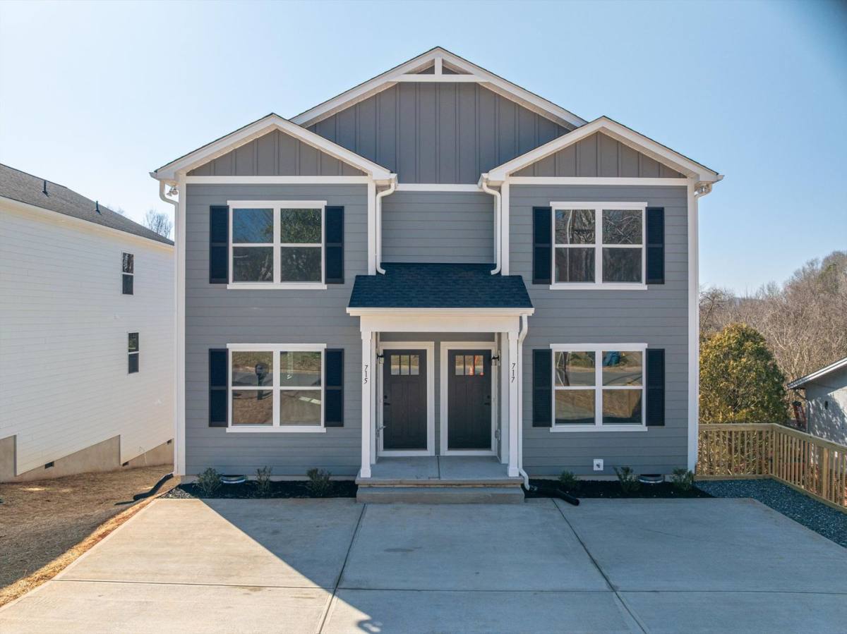 Townhouse for rent at 420 17th St NW, Hickory, NC 28601