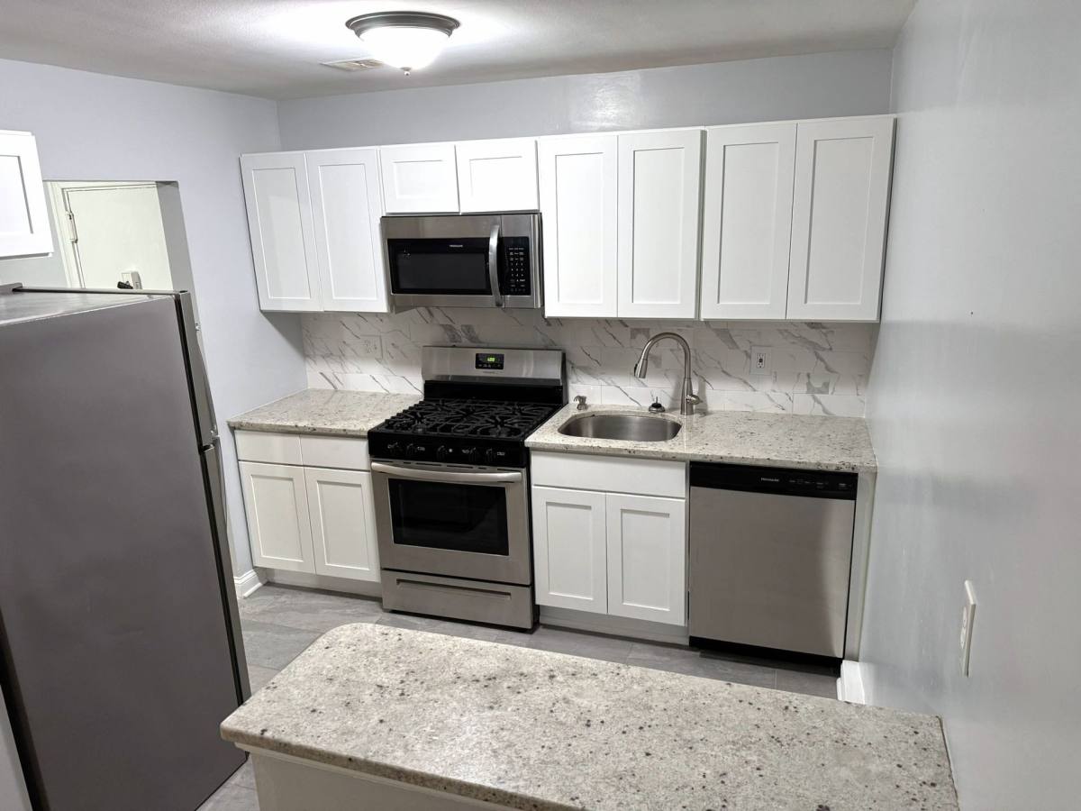 Apartment for rent at 1059 Pompton Ave, Cedar Grove, NJ 07009