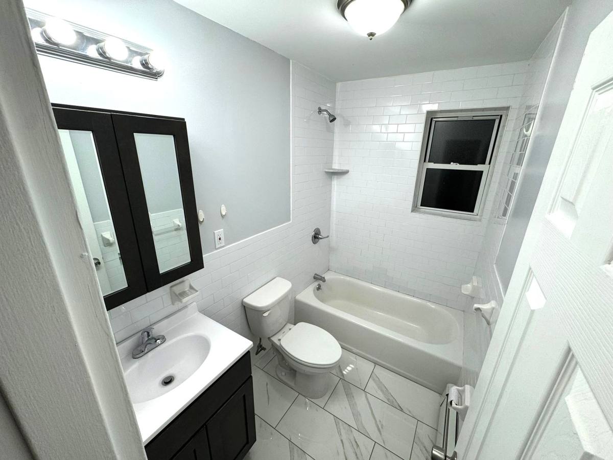 Apartment for rent at 1059 Pompton Ave, Cedar Grove, NJ 07009
