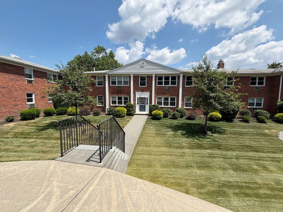 Apartment for rent at 1059 Pompton Ave, Cedar Grove, NJ 07009