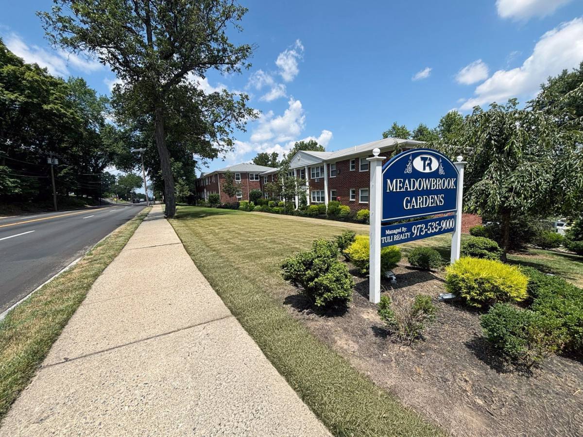 Apartment for rent at 1059 Pompton Ave, Cedar Grove, NJ 07009