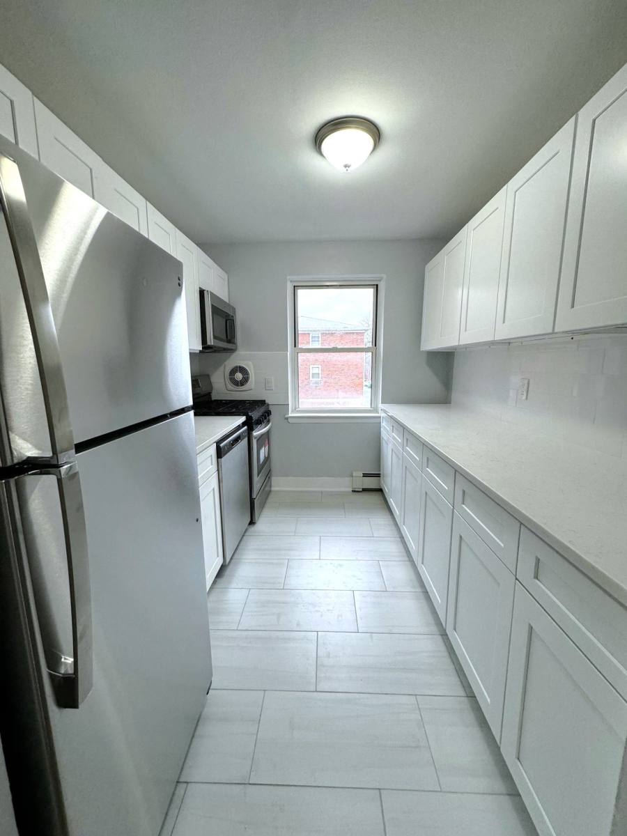 Apartment for rent at 1059 Pompton Ave, Cedar Grove, NJ 07009