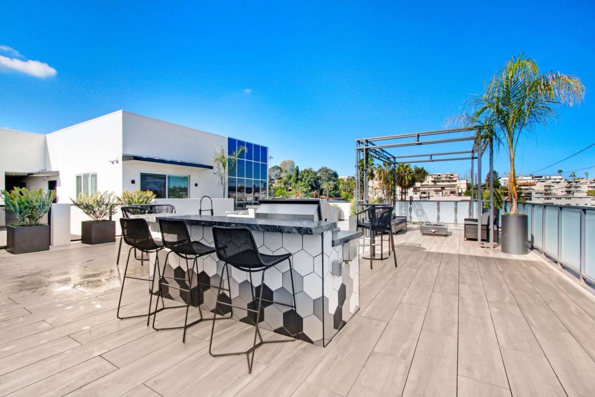 Apartment for rent at 3355 Overland Ave, Los Angeles, CA 90034