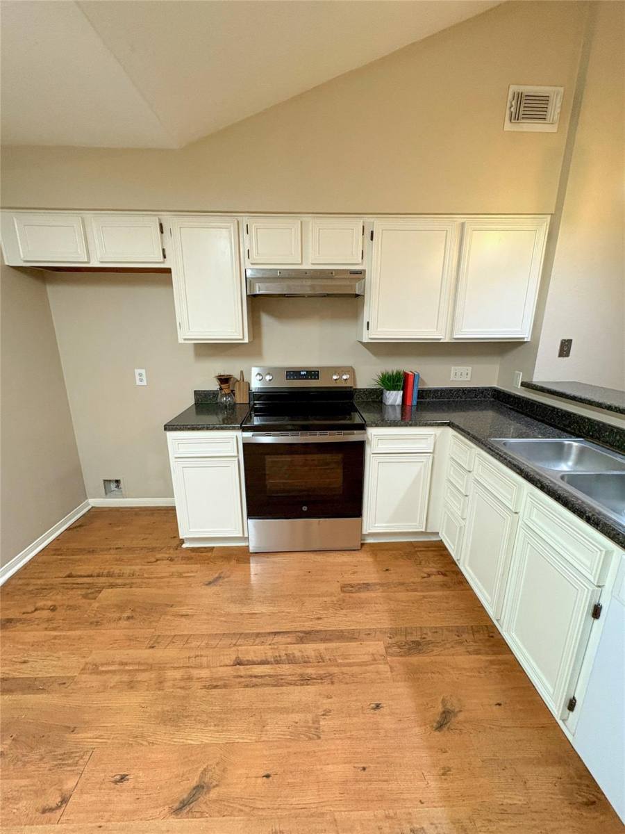 House for rent at 1014 Stoneleigh Court, Tomball, TX 77375