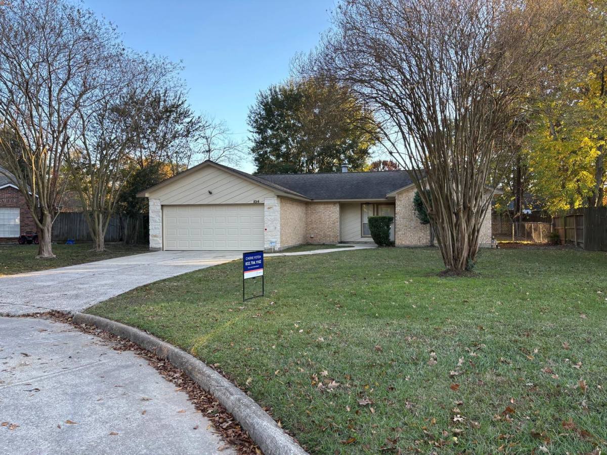 House for rent at 1014 Stoneleigh Court, Tomball, TX 77375