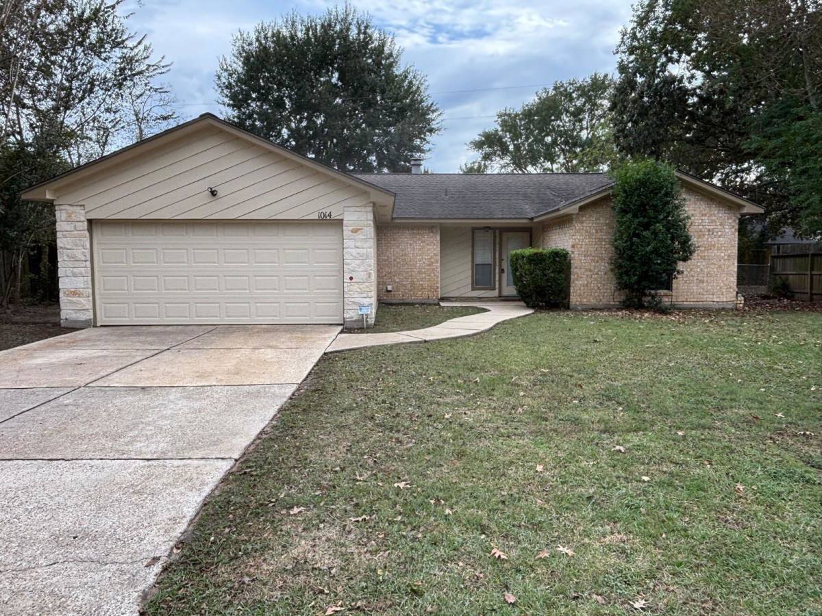 House for rent at 1014 Stoneleigh Court, Tomball, TX 77375