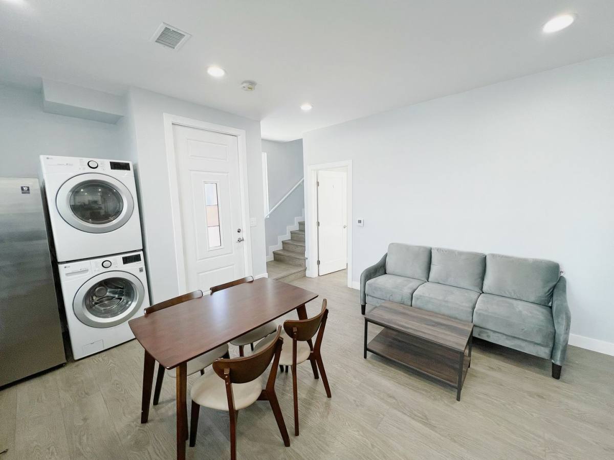 Apartment for rent at 2641 S Budlong Ave, Los Angeles, CA 90007