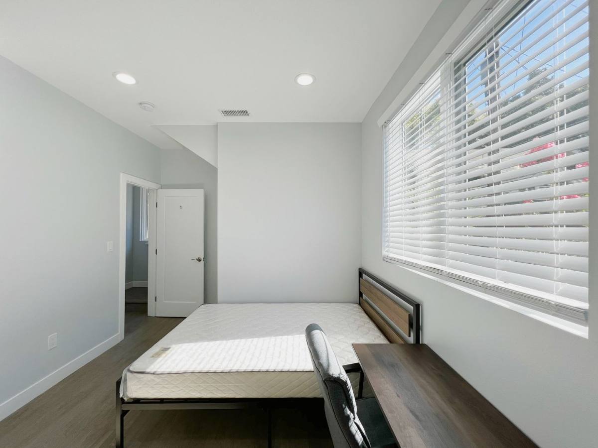 Apartment for rent at 2641 S Budlong Ave, Los Angeles, CA 90007