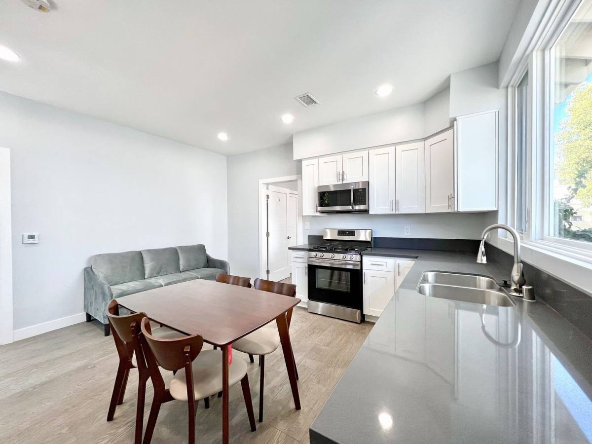 Apartment for rent at 2641 S Budlong Ave, Los Angeles, CA 90007