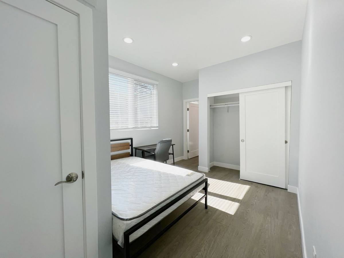 Apartment for rent at 2641 S Budlong Ave, Los Angeles, CA 90007