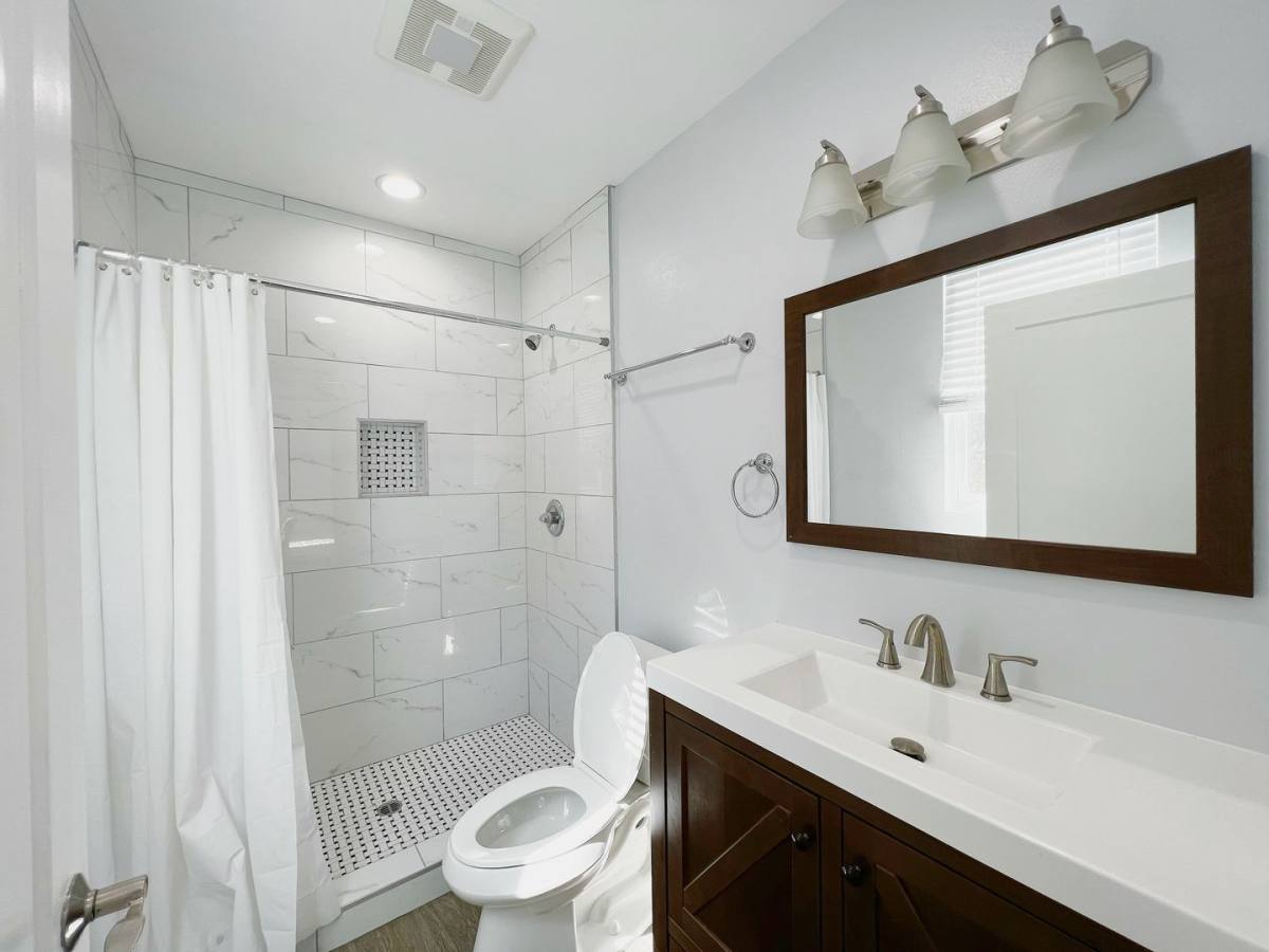 Apartment for rent at 2641 S Budlong Ave, Los Angeles, CA 90007