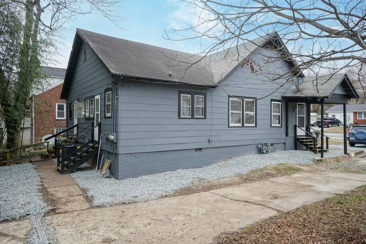 Apartment for rent at 607-609 N Main St, Burlington, NC 27217