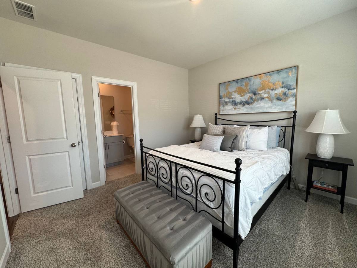 Townhouse for rent at 3738 Memorial Parkway, Charlotte, NC 28217