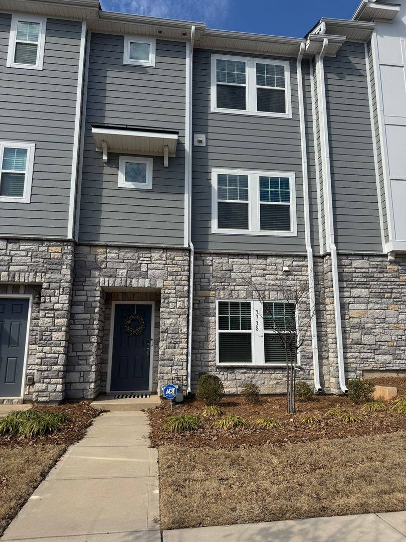 Townhouse for rent at 3738 Memorial Parkway, Charlotte, NC 28217