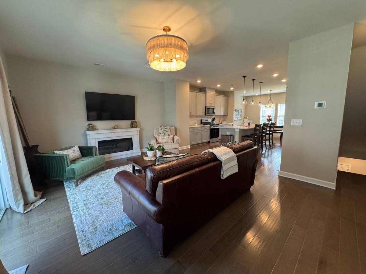 Townhouse for rent at 3738 Memorial Parkway, Charlotte, NC 28217
