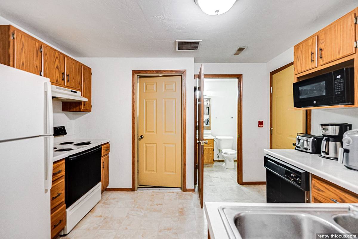 Apartment for rent at 2323 Eastman Ave, Green Bay, WI 54302