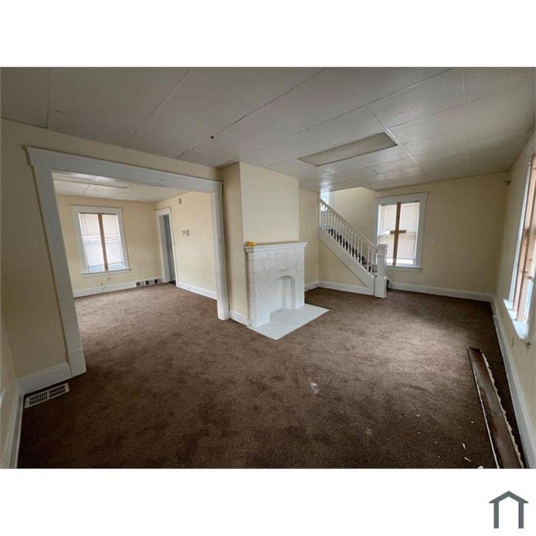 House for rent at 1318 E 188th St, Cleveland, OH 44110
