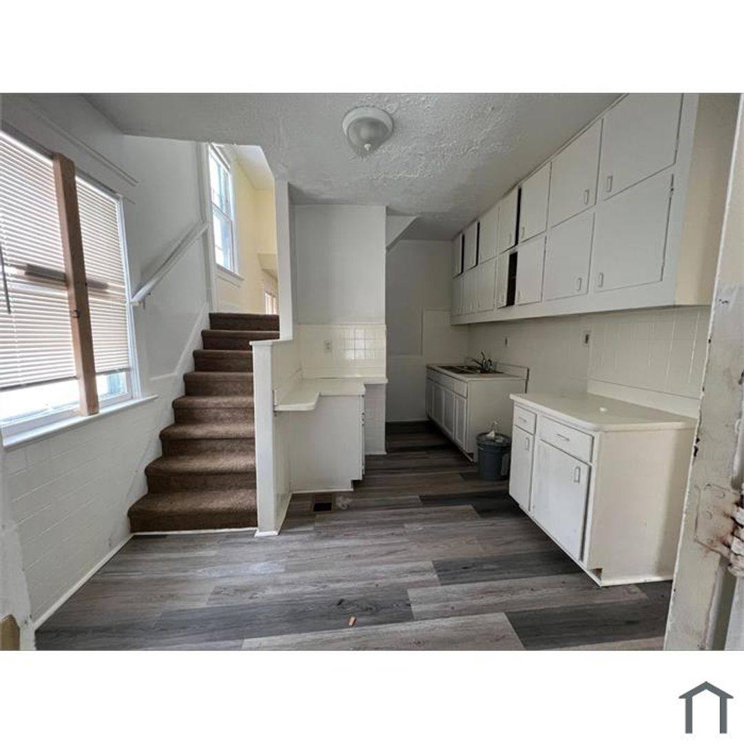 House for rent at 1318 E 188th St, Cleveland, OH 44110