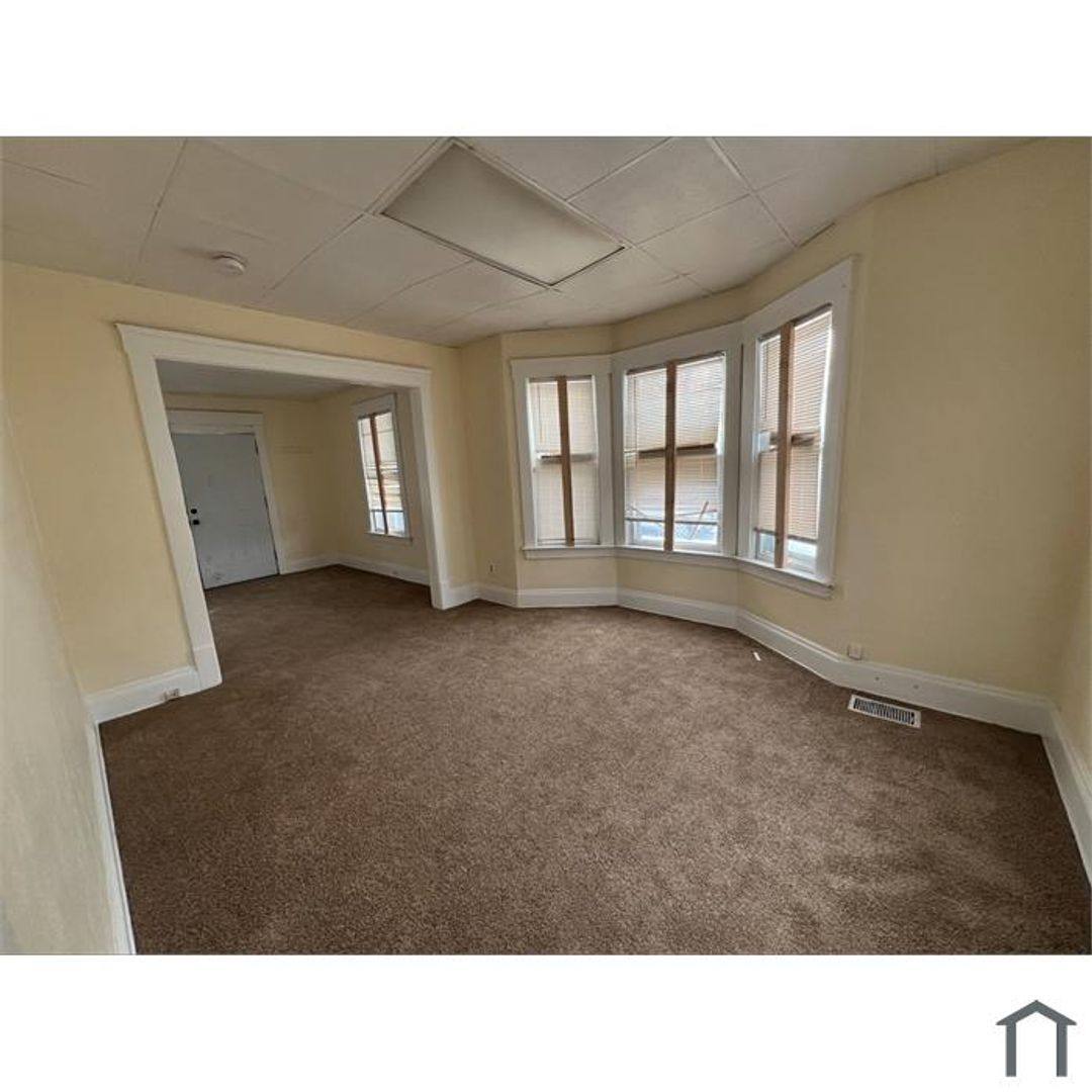 House for rent at 1318 E 188th St, Cleveland, OH 44110