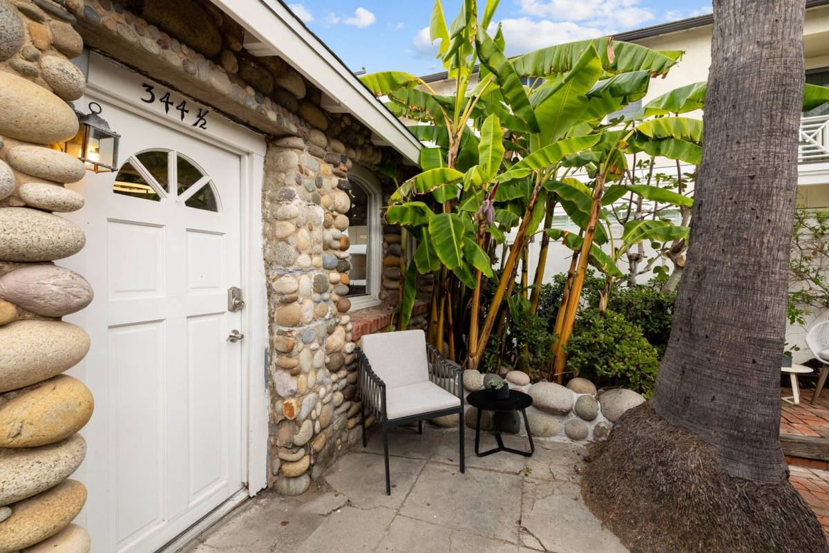 Apartment for rent at 344 Bonair St, La Jolla, CA 92037