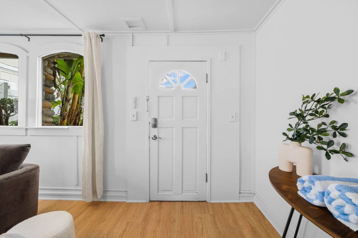 Apartment for rent at 344 Bonair St, La Jolla, CA 92037