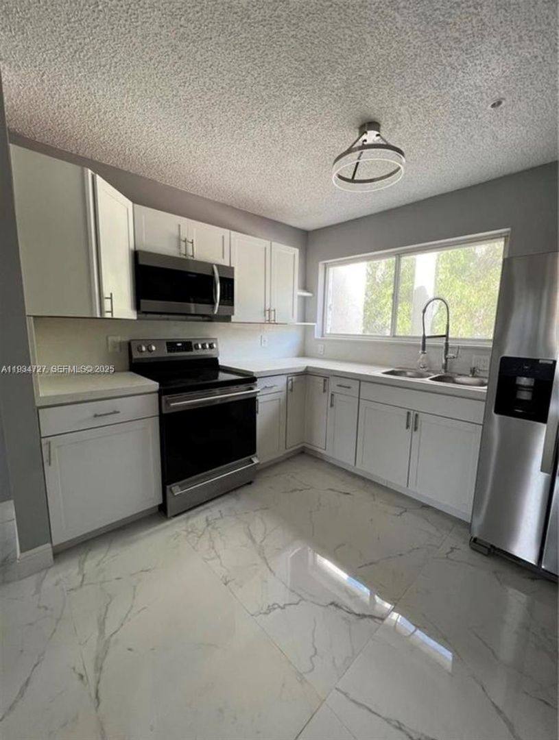 Apartment for rent at 511 NW 82nd Ave, Miami, FL 33126