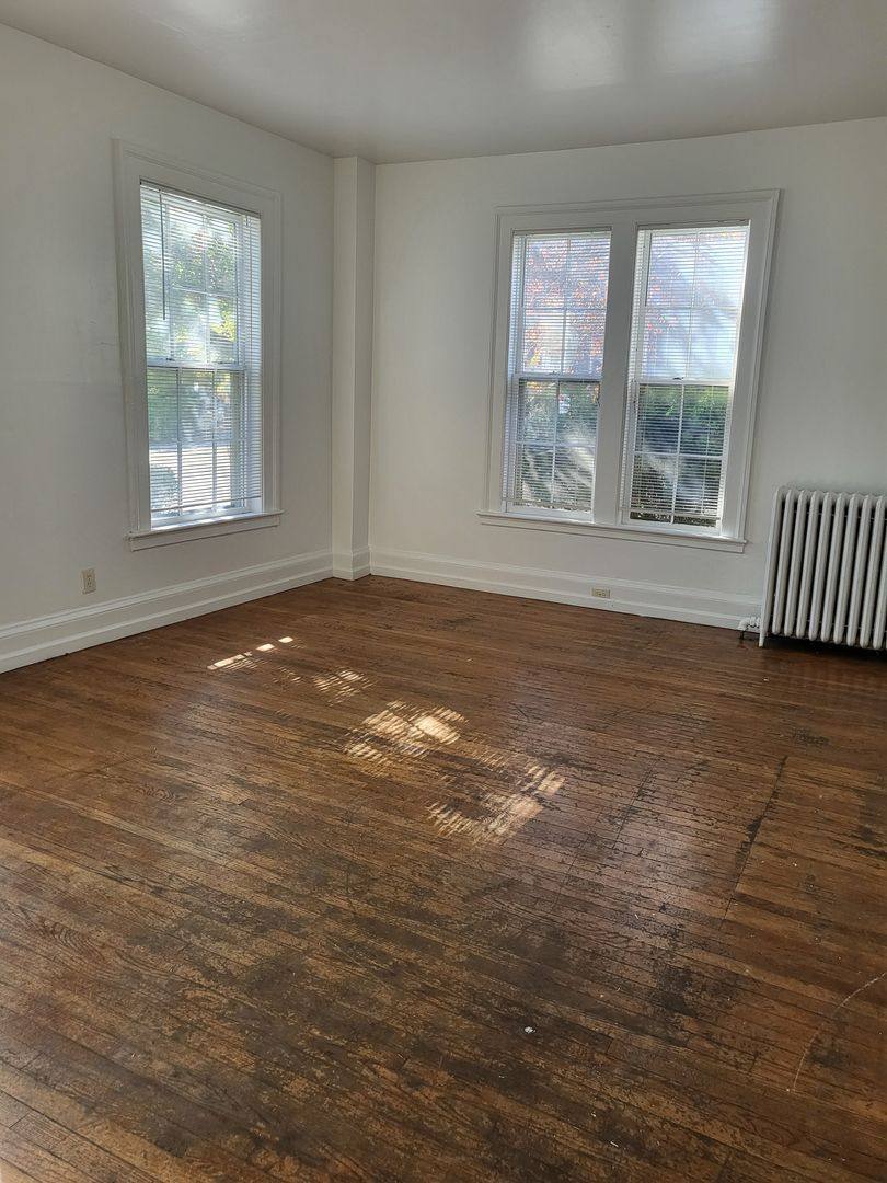 Apartment for rent at 118 College Place, Ypsilanti, MI 48197
