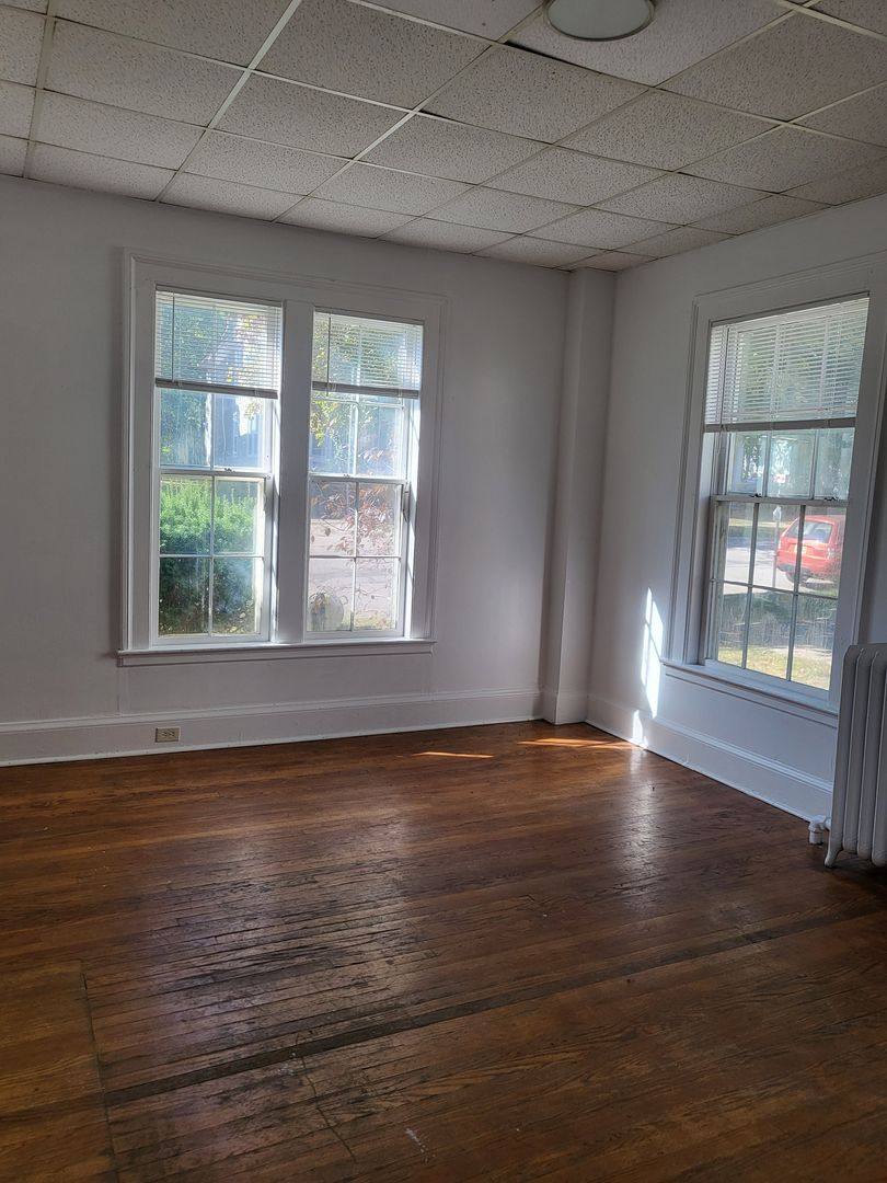 Apartment for rent at 118 College Place, Ypsilanti, MI 48197