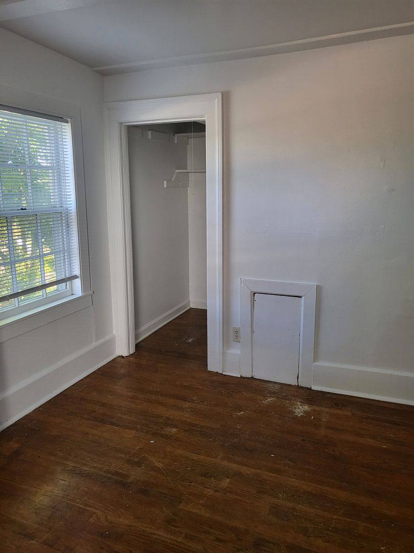 Apartment for rent at 118 College Place, Ypsilanti, MI 48197