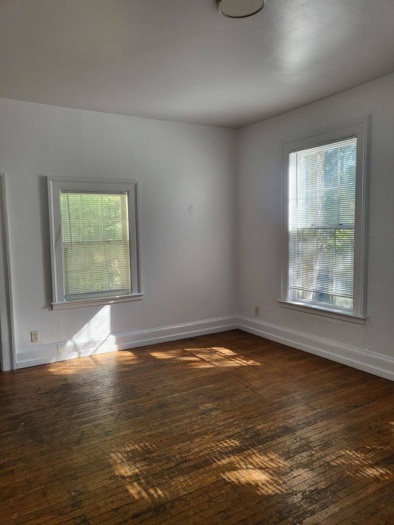 Apartment for rent at 118 College Place, Ypsilanti, MI 48197