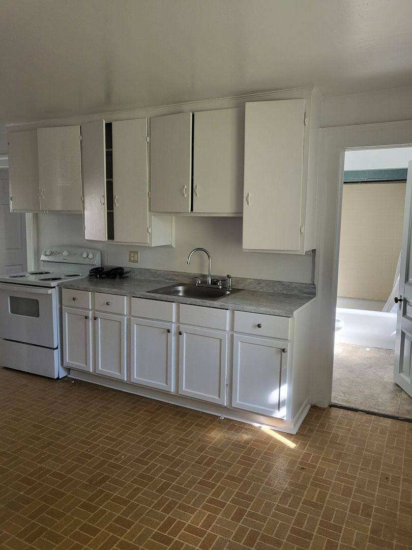 Apartment for rent at 118 College Place, Ypsilanti, MI 48197