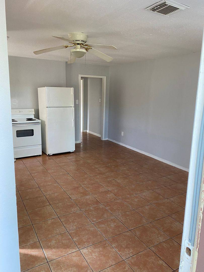 Apartment for rent at 306 Lake Rd, La Marque, TX 77568