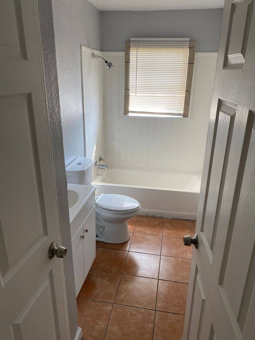 Apartment for rent at 306 Lake Rd, La Marque, TX 77568