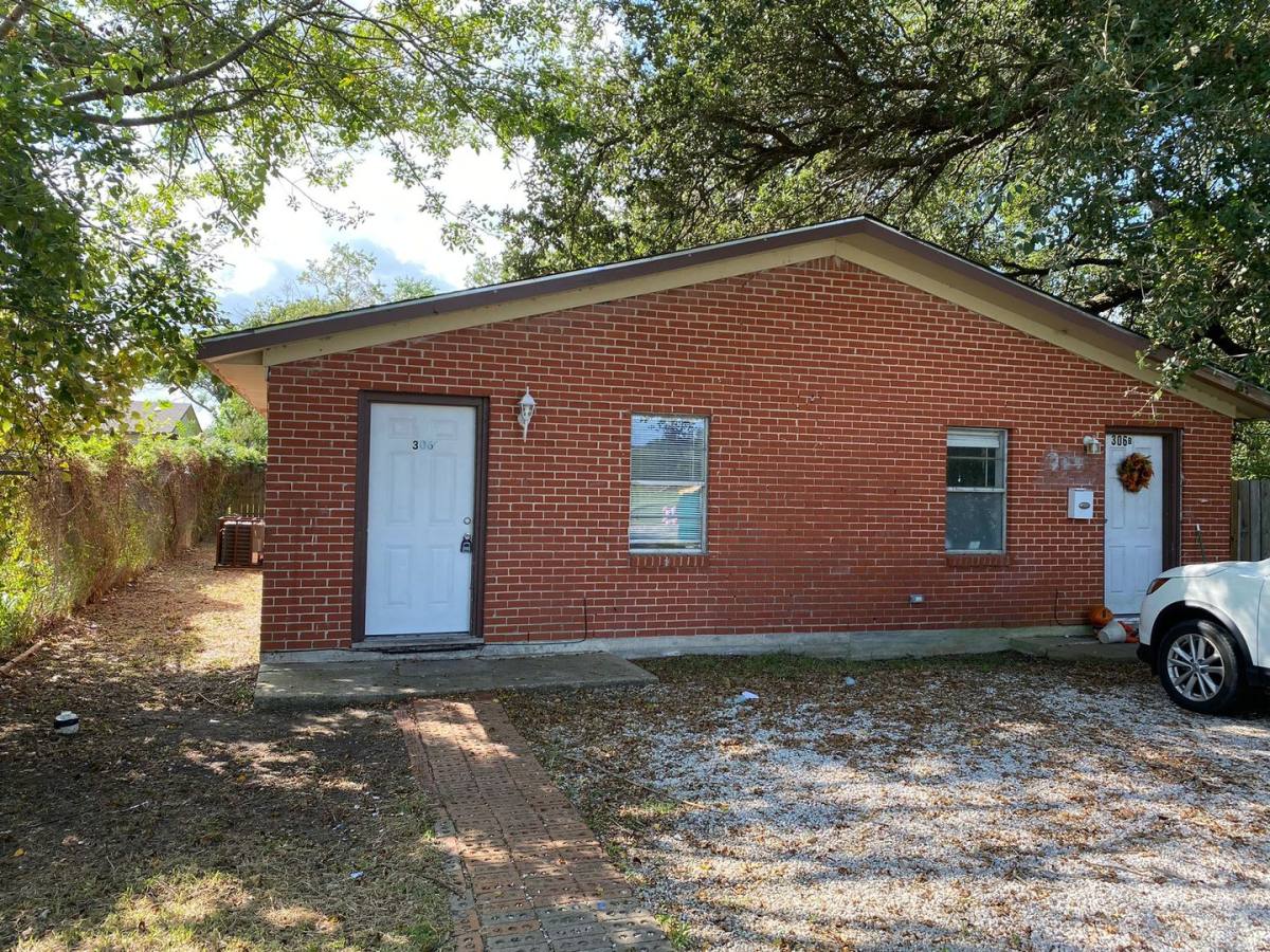Apartment for rent at 306 Lake Rd, La Marque, TX 77568