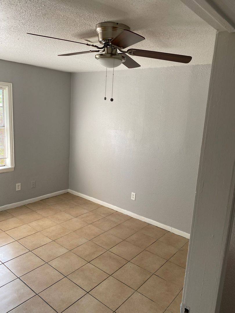 Apartment for rent at 306 Lake Rd, La Marque, TX 77568