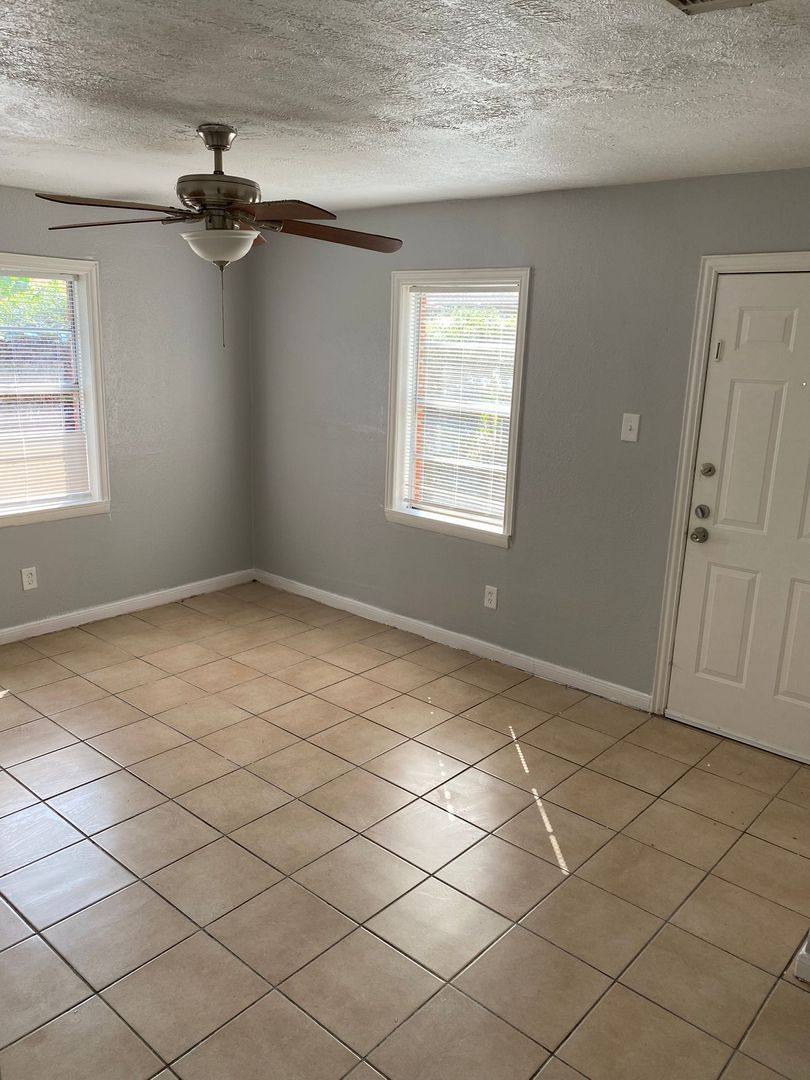 Apartment for rent at 306 Lake Rd, La Marque, TX 77568