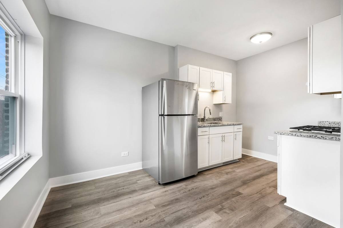 Apartment for rent at 1370-80 W 79th St, Chicago, IL 60620